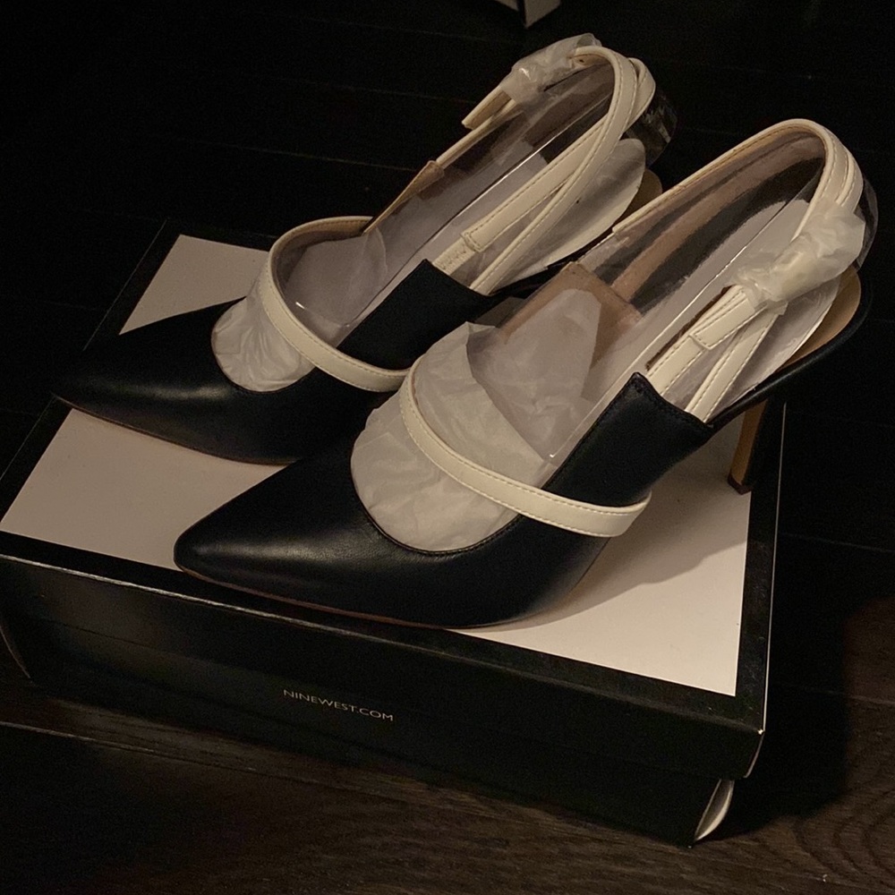 NWB Nine West Navy/White Heels - Picture 2 of 4